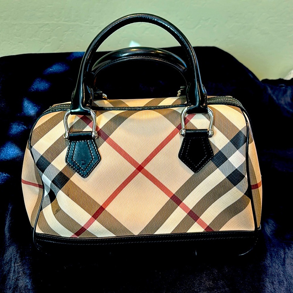 Beautiful Burberry bag top handle